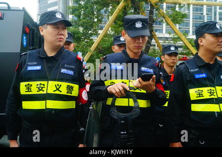 La police de Shenzhen activités journée portes ouvertes sur les lieux, le gardien de sécurité en service. dans la région de Shenzhen, Chine. Banque D'Images