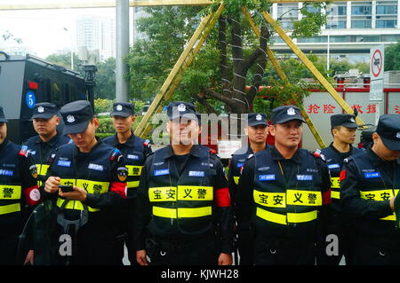 La police de Shenzhen activités journée portes ouvertes sur les lieux, le gardien de sécurité en service. dans la région de Shenzhen, Chine. Banque D'Images