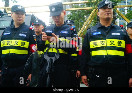 La police de Shenzhen activités journée portes ouvertes sur les lieux, le gardien de sécurité en service. dans la région de Shenzhen, Chine. Banque D'Images