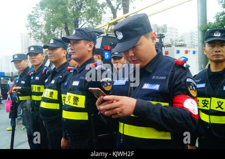 La police de Shenzhen activités journée portes ouvertes sur les lieux, le gardien de sécurité en service. dans la région de Shenzhen, Chine. Banque D'Images