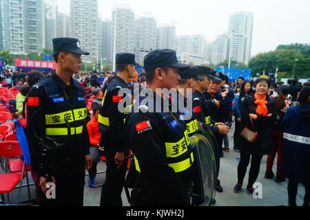 La police de Shenzhen activités journée portes ouvertes sur les lieux, le gardien de sécurité en service. dans la région de Shenzhen, Chine. Banque D'Images