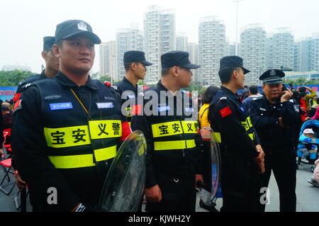 La police de Shenzhen activités journée portes ouvertes sur les lieux, le gardien de sécurité en service. dans la région de Shenzhen, Chine. Banque D'Images