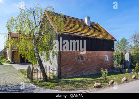 Petit village de Lacko dans la Voïvodeship de Poméranie occidentale de Pologne Banque D'Images