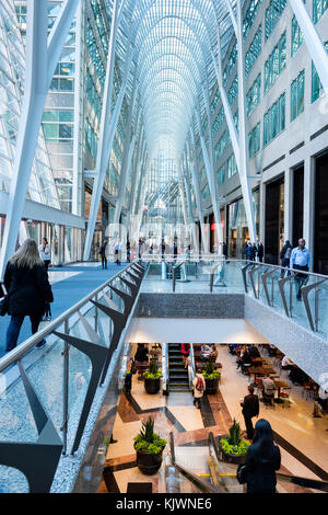 À l'intérieur de la Brookfield Place (anciennement Place BCE) de Santiago Calatrava Allen Lambert Galleria à Toronto, Ontario, Canada. Chemin d'entrée de métro. Banque D'Images