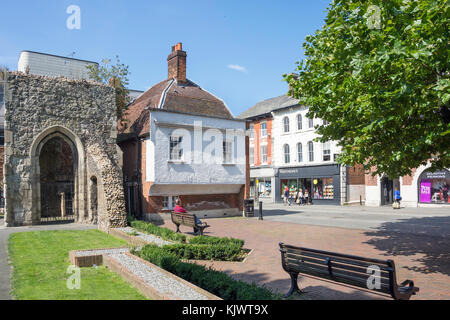 Saint Thomas Becket, ruines d'une chapelle High Street, Brentwood, Essex, Angleterre, Royaume-Uni Banque D'Images