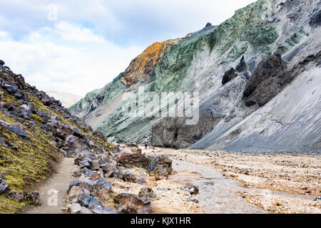 Voyager en Islande - couleur montagnes autour d'graenagil canyon, zone de fjallabak landmannalaugar dans la réserve naturelle des hautes terres d'Islande en septem Banque D'Images