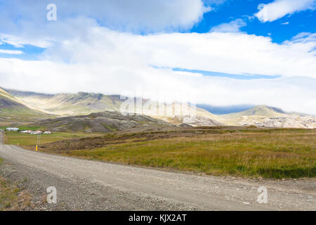 Voyager en Islande - dirty road près de skeggjastadir farm en septembre Banque D'Images