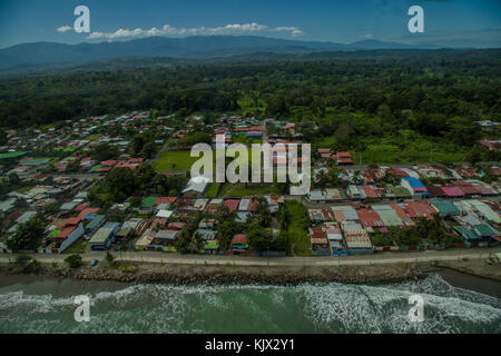 Limón, province de Limón, Costa Rica, côte des caraïbes, vue aérienne. Photo par: Roberto Carlos Sánchez @rosanchezphoto Banque D'Images