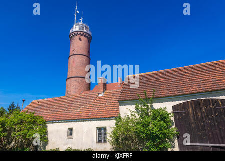 Phare dans le village de Jaroslawiec sur la mer Baltique dans la Voïvodie de Poméranie occidentale de Pologne Banque D'Images