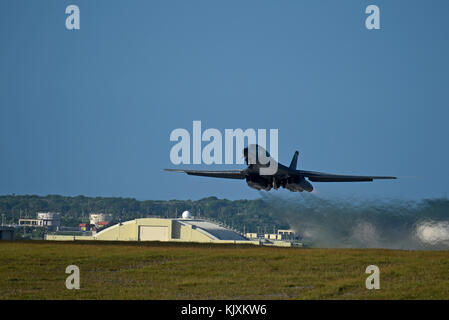 U.S. Air Force B-1B Lancer affecté à la 37e Escadron expéditionnaire piégée, déployée à partir d'Ellsworth Air Force Base, le Dakota du Sud, s'exécute à partir d'un Banque D'Images