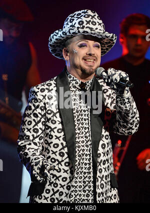 Fort Lauderdale, FL - 08 juillet : boy george de culture club fonctionne à l-0779 centre. george alan O'Dowd, connu sous le nom de Boy George, est un chanteur, auteur-compositeur, dj, designer de mode et photographe. Il est le chanteur principal de la grammy et brit award-winning pop culture club. le 8 juillet 2016 à Fort Lauderdale, en Floride. Personnes : Boy George Banque D'Images