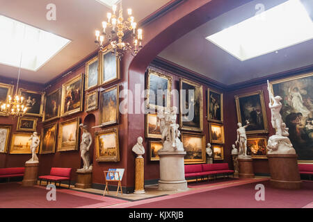 L'Angleterre, West Sussex, Petworth, Petworth House, vue de l'intérieur de l'État Prix Banque D'Images