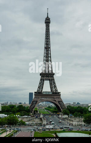 Vue sur le monument le plus visité au monde Tour Eiffel à Paris prises à partir de la Place du Trocadéro Banque D'Images