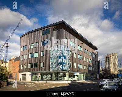 Royal Pharmaceutical Society siège social à East Smithfield, East London, Royaume-Uni, ouvert en 2015, l'architecte PDE Banque D'Images