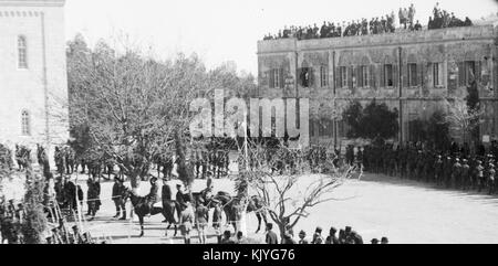 Avec l'entrée officielle du Allenby l'examen militaire au Quartier russe. Des hommes à cheval sur le défilé des troupes en revue. 31/12/1917 matpc.11529.II Banque D'Images