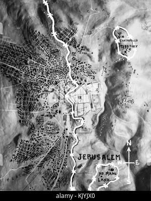 Carte en relief de Jérusalem avec du fil de fer barbelé comme ligne de démarcation en 1953. matpc.12991 Banque D'Images