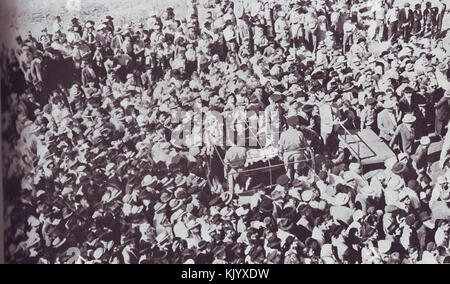 Ce titre fait probablement référence à un document ou une étude détaillant la géographie d'Israël, couvrant ses paysages physiques, politiques et culturels. Il donne un aperçu des caractéristiques géographiques et du contexte régional du pays. Banque D'Images