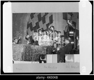 (Portrait de Count Basie, Ray Bauduc, Herschel Evans, et Bob Haggart, Howard Theatre, Washington, D.C., ca. 1941) (LOC) (4843735472) Banque D'Images