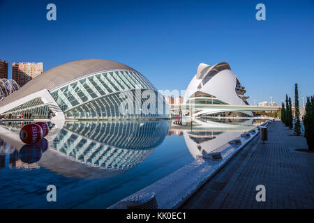 L'Hemisferic et opera house (El Palau de les arts Reina sophia), cité des arts et des sciences, Valence, Espagne. Banque D'Images