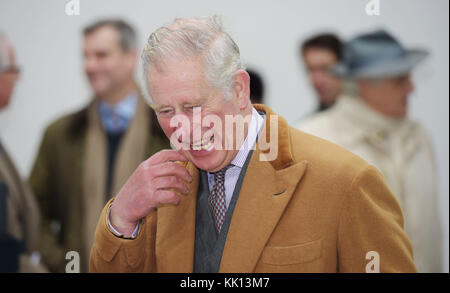 Le Prince de Galles visite le Centre de la technologie de boucle en 2004/2005, Dorchester, de rencontrer les fondateurs et le personnel et apprendre comment l'entreprise utilise la réalité augmentée et la numérisation 3D pour programmer la robotique pour le marché international. Banque D'Images