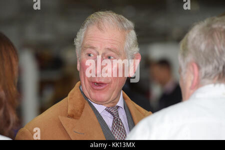 Le Prince de Galles visite le Centre de la technologie de boucle en 2004/2005, Dorchester, de rencontrer les fondateurs et le personnel et apprendre comment l'entreprise utilise la réalité augmentée et la numérisation 3D pour programmer la robotique pour le marché international. Banque D'Images