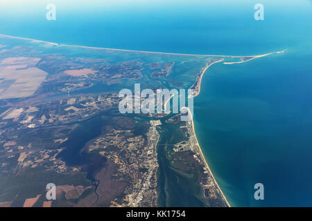 Vue aérienne sur la côte orientale de l'île long. Robert Moses State Park sur fire island. paysage typique des îles et plages. usa Banque D'Images