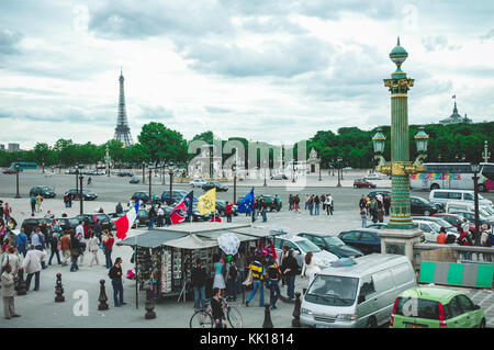 Lieu historique de la Concorde est l'une des grandes places publiques à Paris qui jouxte le jardin des Tuileries célèbre pour son rôle dans la Révolution française Banque D'Images