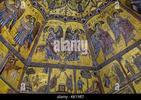 Peintures au plafond coloré dans le baptistère, Florence, Italie Banque D'Images