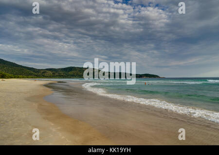 Photo prise à Ilha Grande, Brésil Août 2017 : plage de Lopes Mendes à Ilha Grande, au sud de Rio de Janeiro, Brésil Banque D'Images