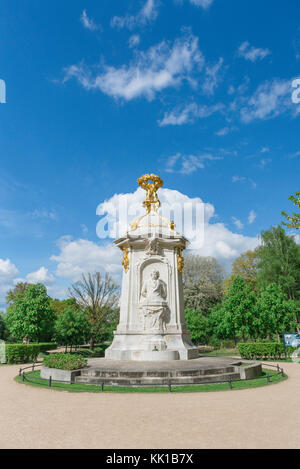 Tiergarten Berlin, vue sur le monument Beethoven-Haydn-Mozart (denkmal) dans le parc Tiergarten, centre de Berlin, Allemagne. Banque D'Images