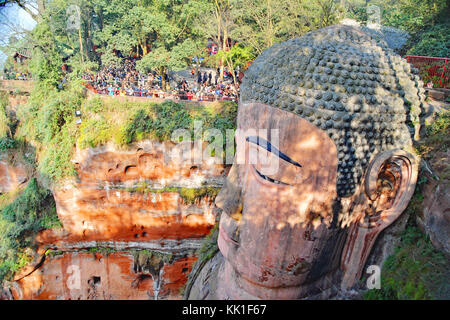 Le Bouddha Géant de Leshan au confluent de la Min et Dadou rivières de Leshan, province du Sichuan, Chine. Site du patrimoine mondial de l'UNESCO. Banque D'Images