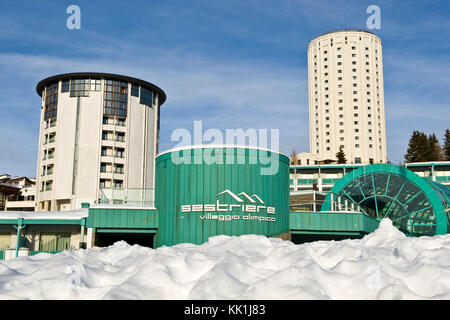 Village olympique, Sestriere, province de Turin, Piémont, Italie Banque D'Images