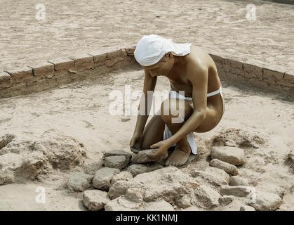 Scène de la vie en pyramide Huaca Pucllana, Miraflores, Lima, Pérou Banque D'Images