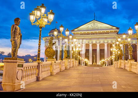 Le Musée Archéologique de Macédoine et le pont des civilisations, Skopje, République de Macédoine Banque D'Images