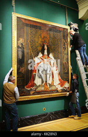 À l'embargo 0001 mardi 28 novembre un portrait de Charles II est installé en avant de la nouvelle exposition Charles II : Art &AMP ; Power au Queen's Gallery, Buckingham Palace à Londres. Banque D'Images