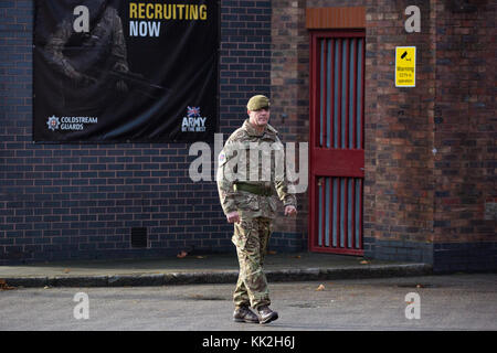 Windsor, Royaume-Uni. 27 nov, 2017. un soldat à l'extérieur de la caserne de Victoria. Credit : mark kerrison/Alamy live news Banque D'Images