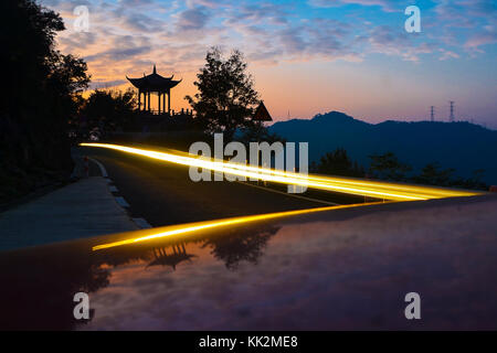 Ningbo, Ningbo, Chine. 26 novembre 2017. Ningbo, CHINE-26 novembre 2017 : (USAGE ÉDITORIAL SEULEMENT. CHINA OUT) . Le crépuscule de la zone pittoresque du lac Golden Goose à Ningbo, dans la province du Zhejiang de l'est de la Chine. Crédit : Sipa Asia/ZUMA Wire/Alamy Live News Banque D'Images