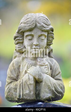 La sculpture d'un ange, Allemagne, ville de Göttingen, 15. Novembre 2017. Photo : Frank May | utilisation dans le monde entier Banque D'Images