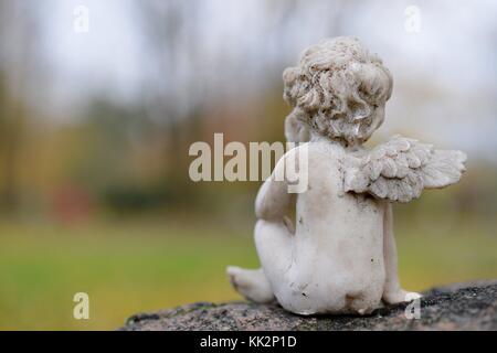 La sculpture d'un ange, Allemagne, ville de Göttingen, 15. Novembre 2017. Photo : Frank May | utilisation dans le monde entier Banque D'Images