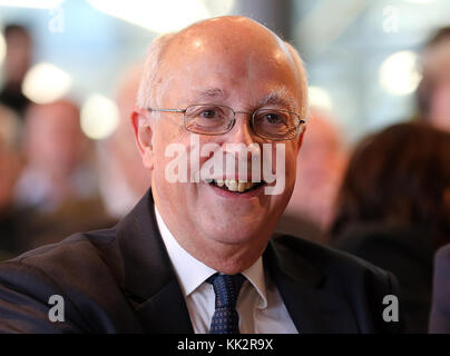 Berlin, Allemagne. 28 novembre 2017. Photo de l'historien primé Etienne François prise au début de la cérémonie de remise des prix du Prix de l'Académie de Berlin à l'Académie des Arts de Berlin, Allemagne, 28 novembre 2017. Crédit : Wolfgang Kumm/dpa/Alamy Live News Banque D'Images