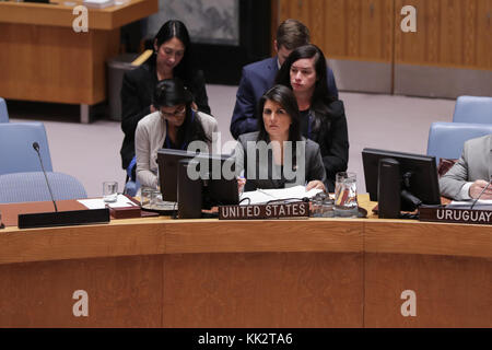 New York, NY, USA. 28 nov, 2017. Organisation des Nations Unies, New York, USA, le 28 novembre 2017 - nimrata nikki Haley, actuel ambassadeur des Etats-Unis auprès de l'Organisation des Nations Unies au cours d'une réunion du Conseil de sécurité de maintien de la paix et de la sécurité. au sud Soudan problèmes aujourd'hui au siège des Nations unies à new york.Photo : Luiz rampelotto/europanewswire crédit : Luiz rampelotto/zuma/Alamy fil live news Banque D'Images