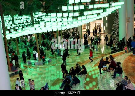 Installation de l'éclairage de vacances à Brookfield Place, New York USA Banque D'Images