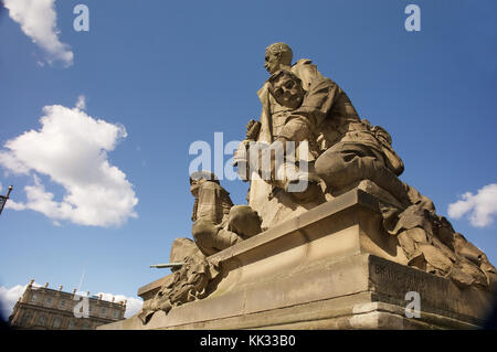 King's Own Scottish Borderers memorial, North Bridge, Edinburgh, Ecosse. sculpteur : william birnie rhind (1853-1933) Banque D'Images