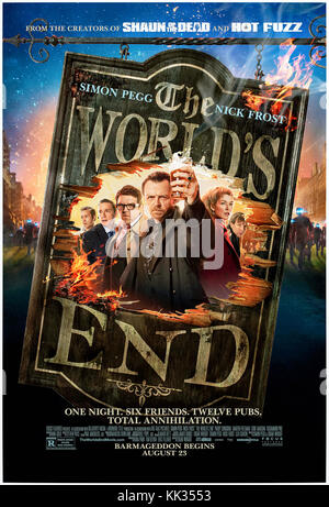 La fin du monde (2013) réalisé par Edgar Wright avec Simon Pegg, Nick Frost et Martin Freeman. Cinq amis tout au long de la vie d'essayer de remplir une épopée pub crawl de leur ville natale pour y découvrir ses habitants ont été remplacés par des robots. Banque D'Images