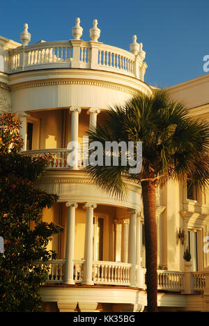 Un portique arrondi est une caractéristique importante de l'Antebellum Homes trouvés le long du front de mer de Charleston, Caroline du Sud Banque D'Images