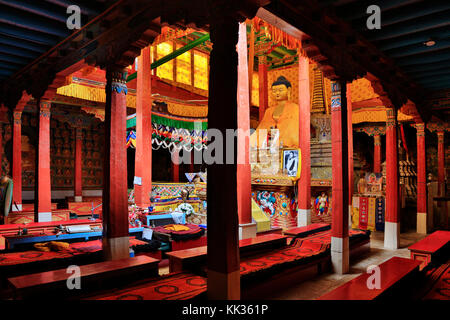 Grande statue du Bouddha historique au monastère HEMIS créé en 1672 AD - Vallée de Leh, Ladakh Banque D'Images