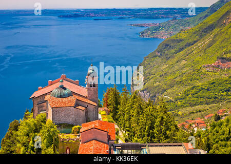 Madonna di montecastello hermitage au-dessus de lac de garde vue, Lombardie, Italie Banque D'Images