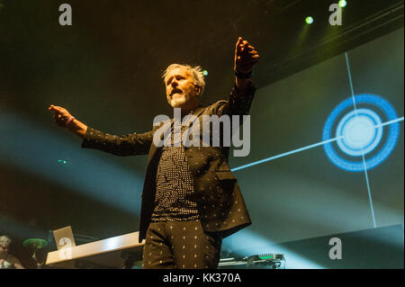 Birmingham, Royaume-Uni. 25 novembre 2017. Howard Jones et son groupe électrique apportent leur 'meilleure' tournée à l'O2 Institute Birmingham. © Ken Harrison/Alay Live Banque D'Images