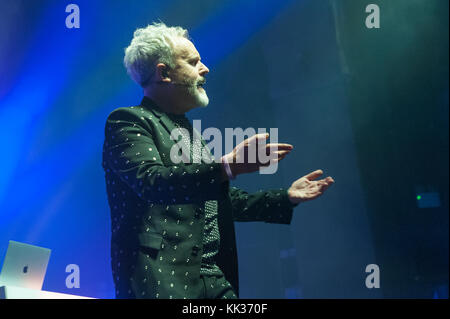 Birmingham, Royaume-Uni. 25 novembre 2017. Howard Jones et son groupe électrique apportent leur 'meilleure' tournée à l'O2 Institute Birmingham. © Ken Harrison/Alay Live Banque D'Images