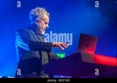 Birmingham, Royaume-Uni. 25 novembre 2017. Howard Jones et son groupe électrique apportent leur 'meilleure' tournée à l'O2 Institute Birmingham. © Ken Harrison/Alay Live Banque D'Images